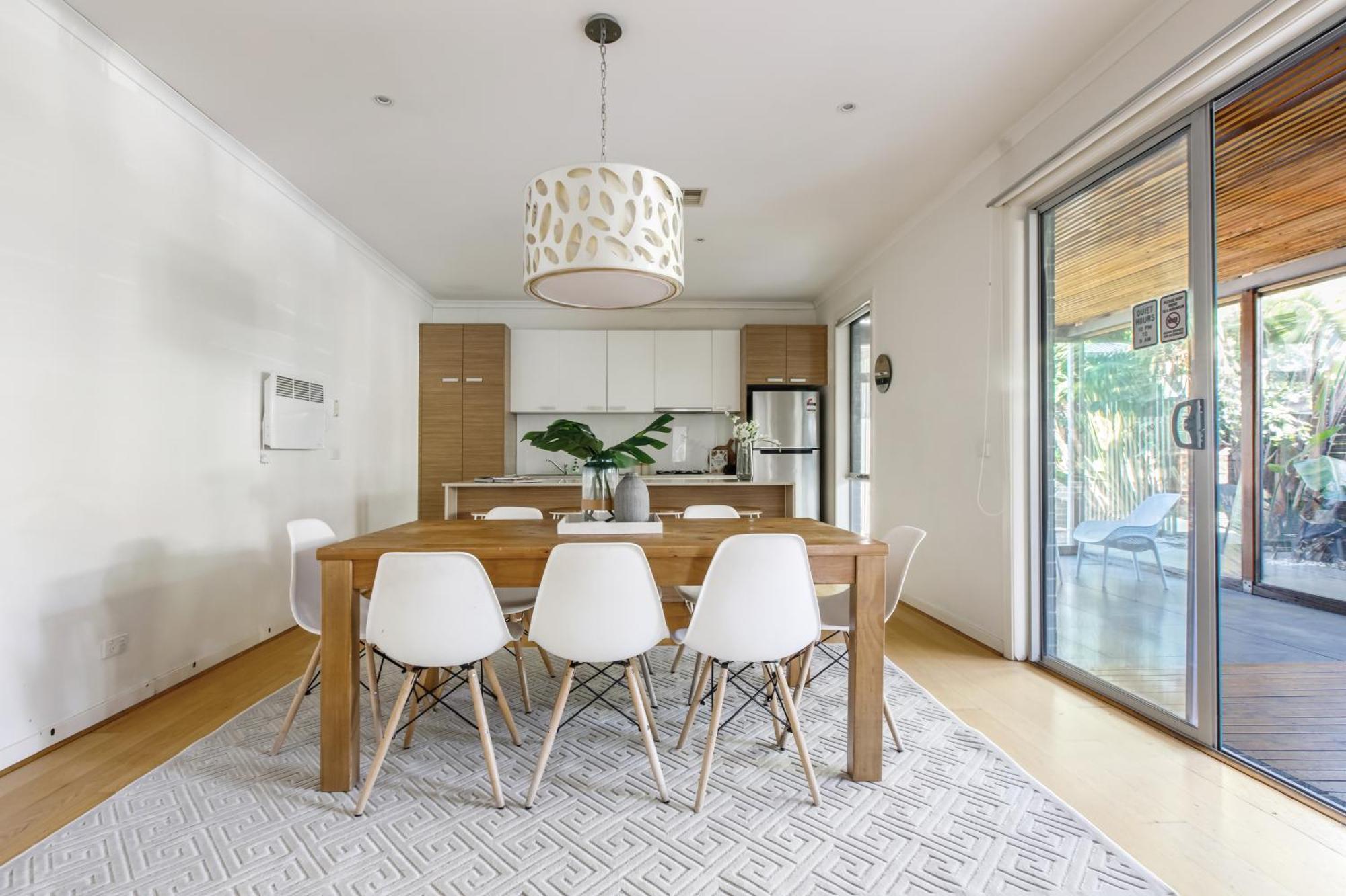 Leafy Family With Outdoor Dining Near Cbd *
