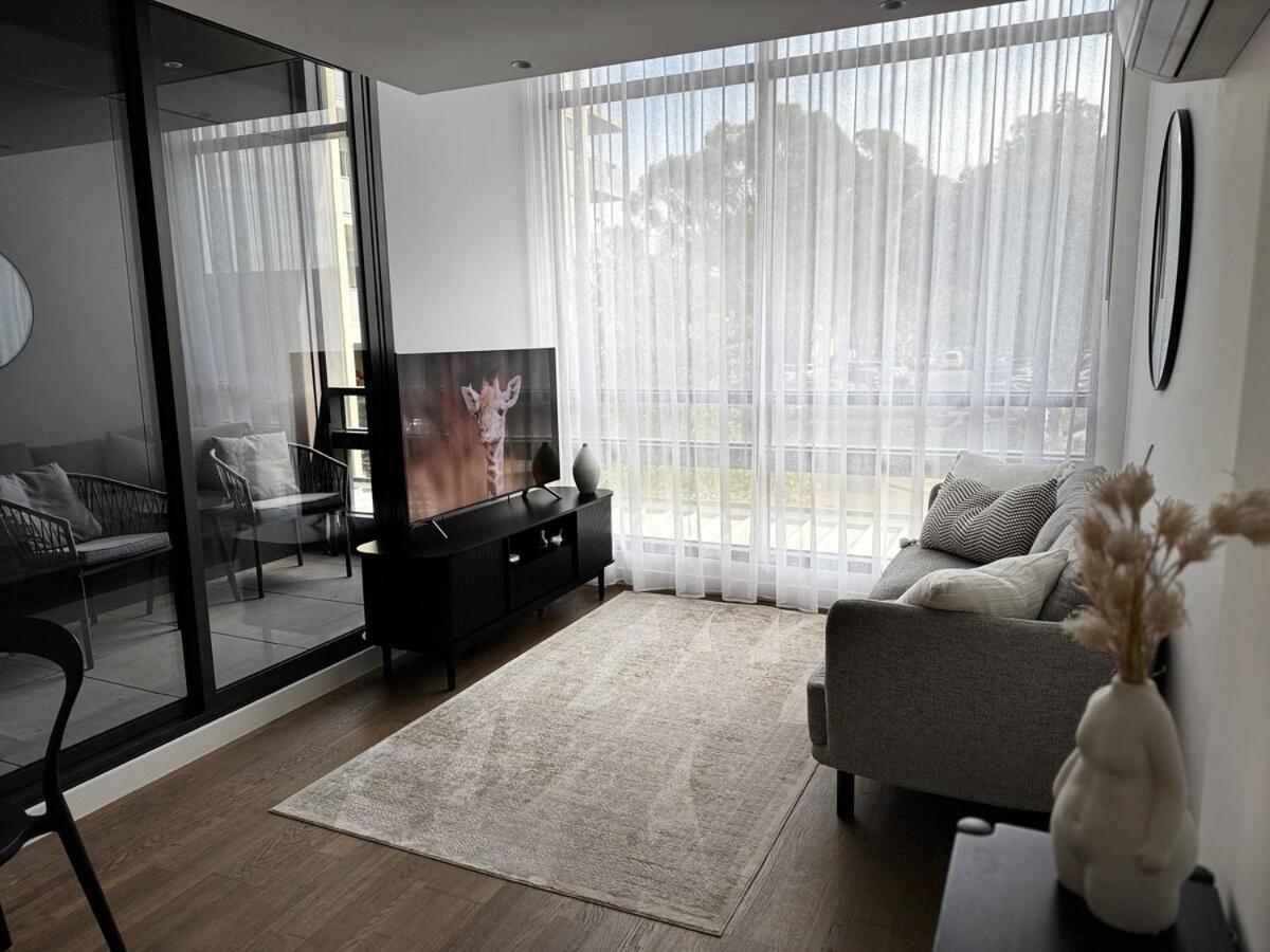 Brunswick With Car Park Apartment
