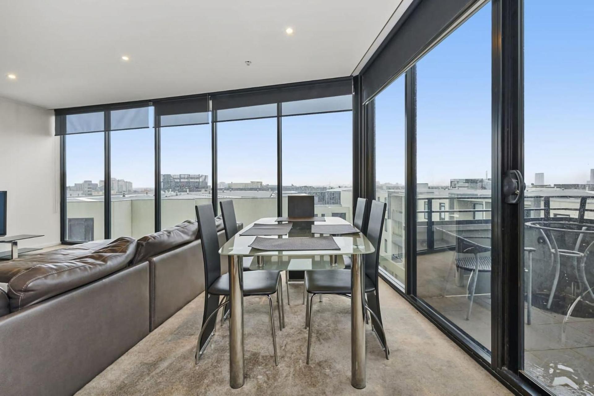 Heart Of Port Melbourne: Urban Escape