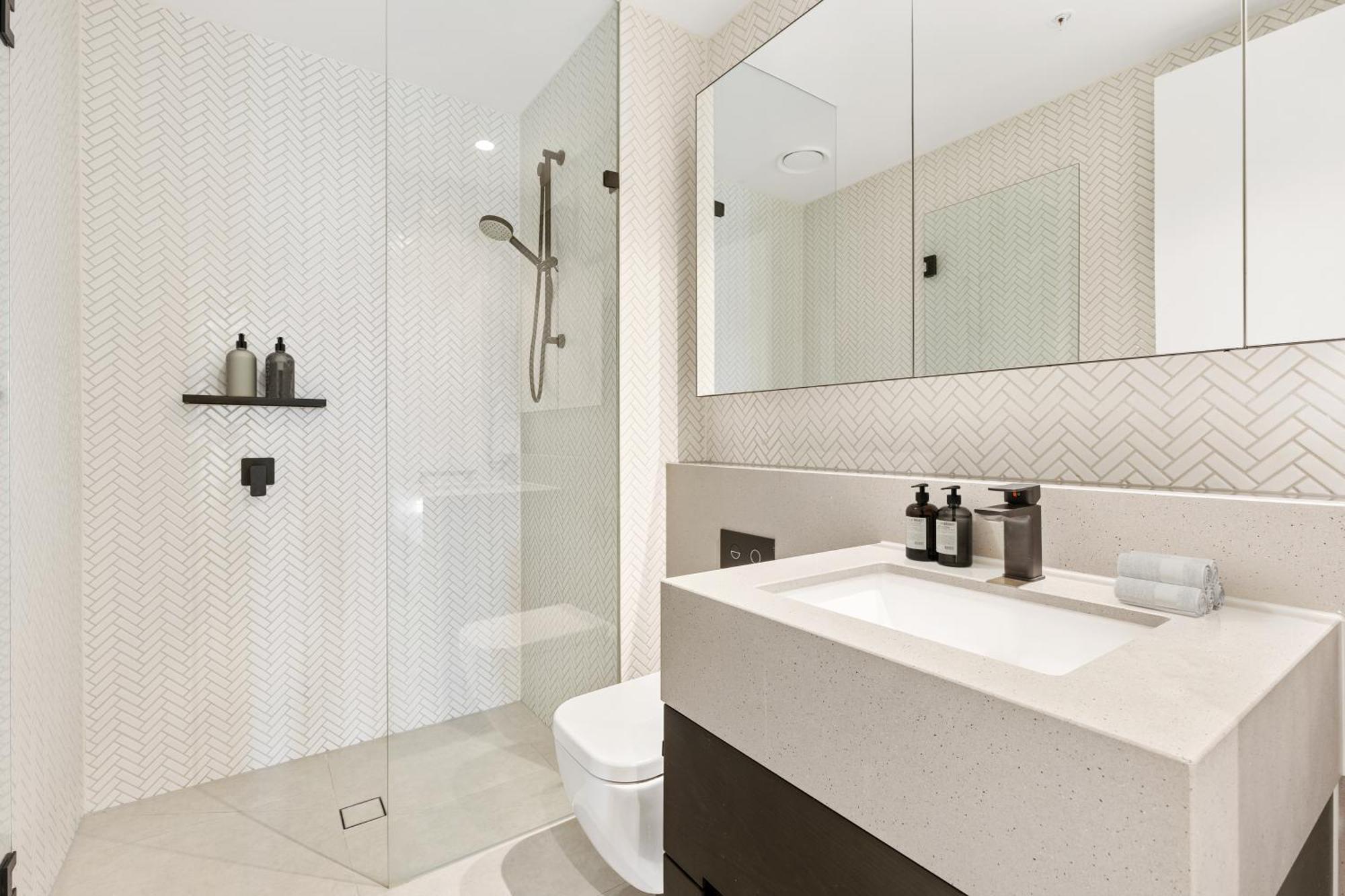 Lux Shortstay Two Bedroom At Collins House Apartment