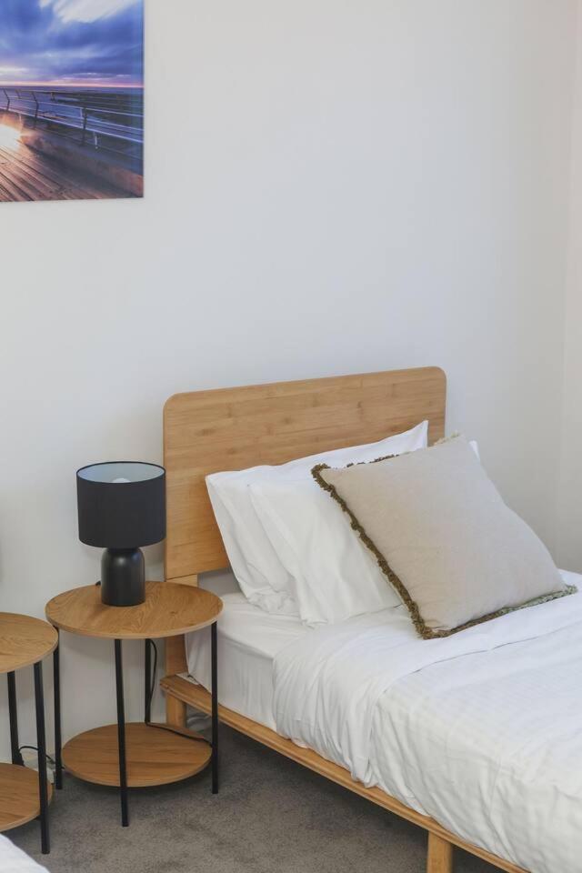 A Radiant Escape Steps From Shops And Metro *