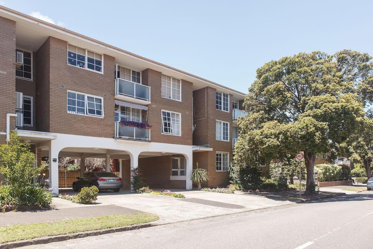 A Radiant Escape Steps From Shops And Metro Melbourne