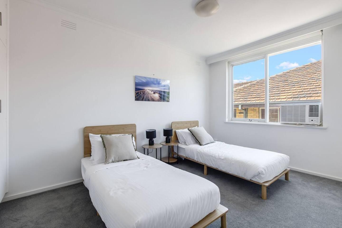 Apartment A Radiant Escape Steps From Shops And Metro Melbourne