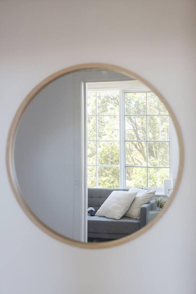 A Radiant Escape Steps From Shops And Metro *
