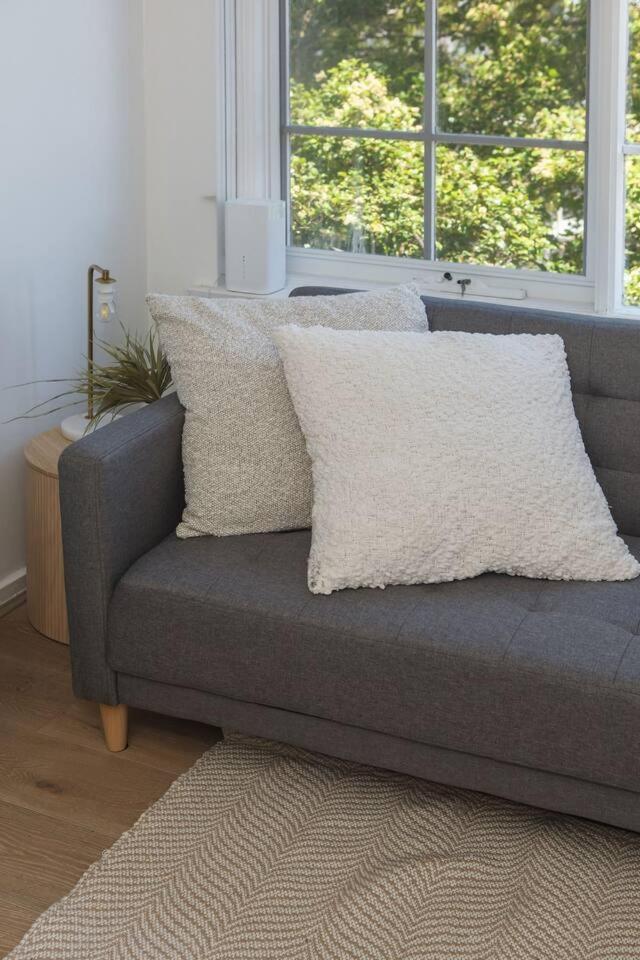 A Radiant Escape Steps From Shops And Metro Apartment Melbourne