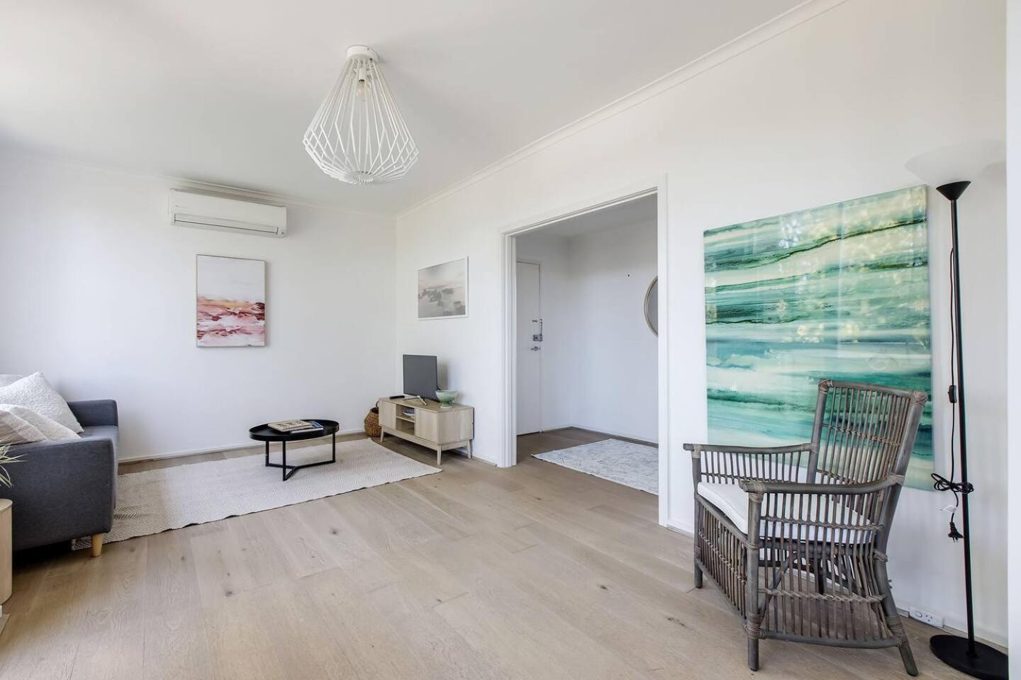 A Radiant Escape Steps From Shops And Metro