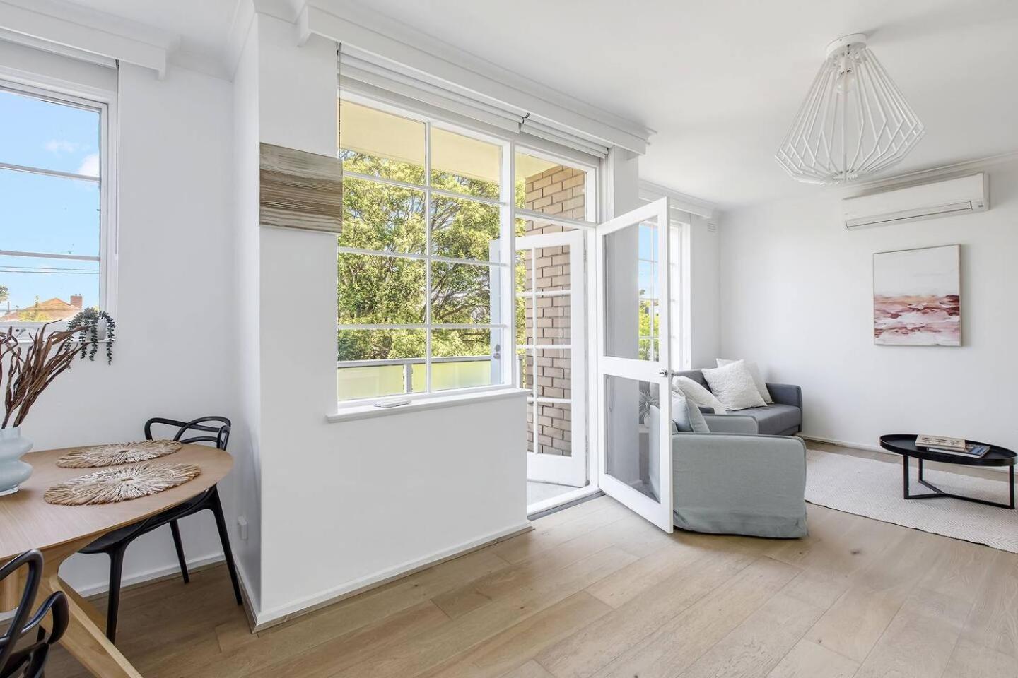 Apartment A Radiant Escape Steps From Shops And Metro *