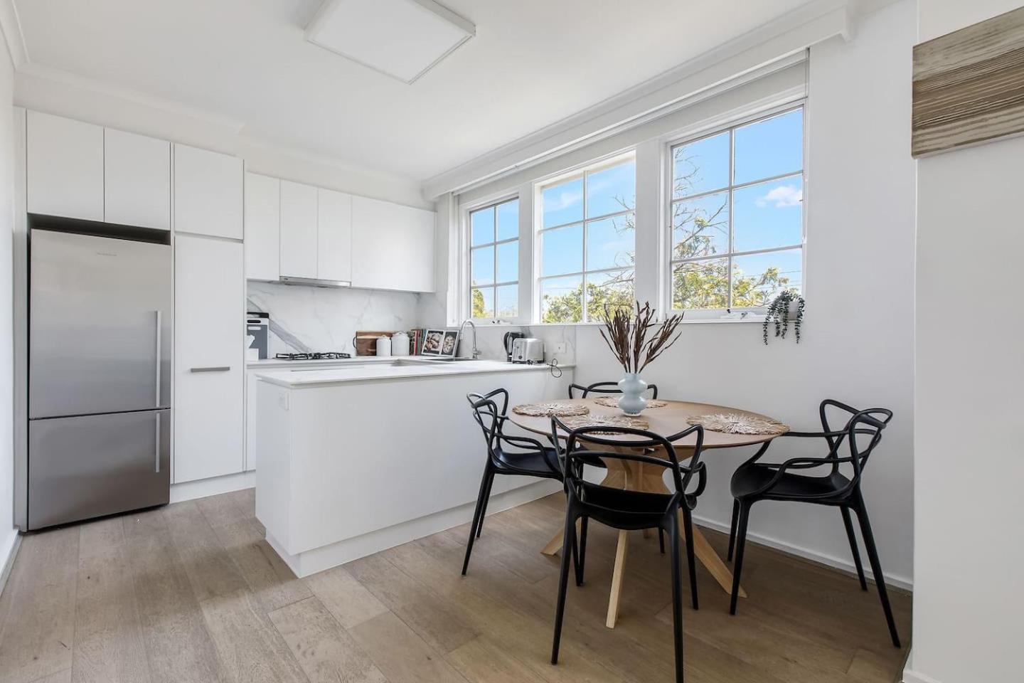A Radiant Escape Steps From Shops And Metro Apartment *