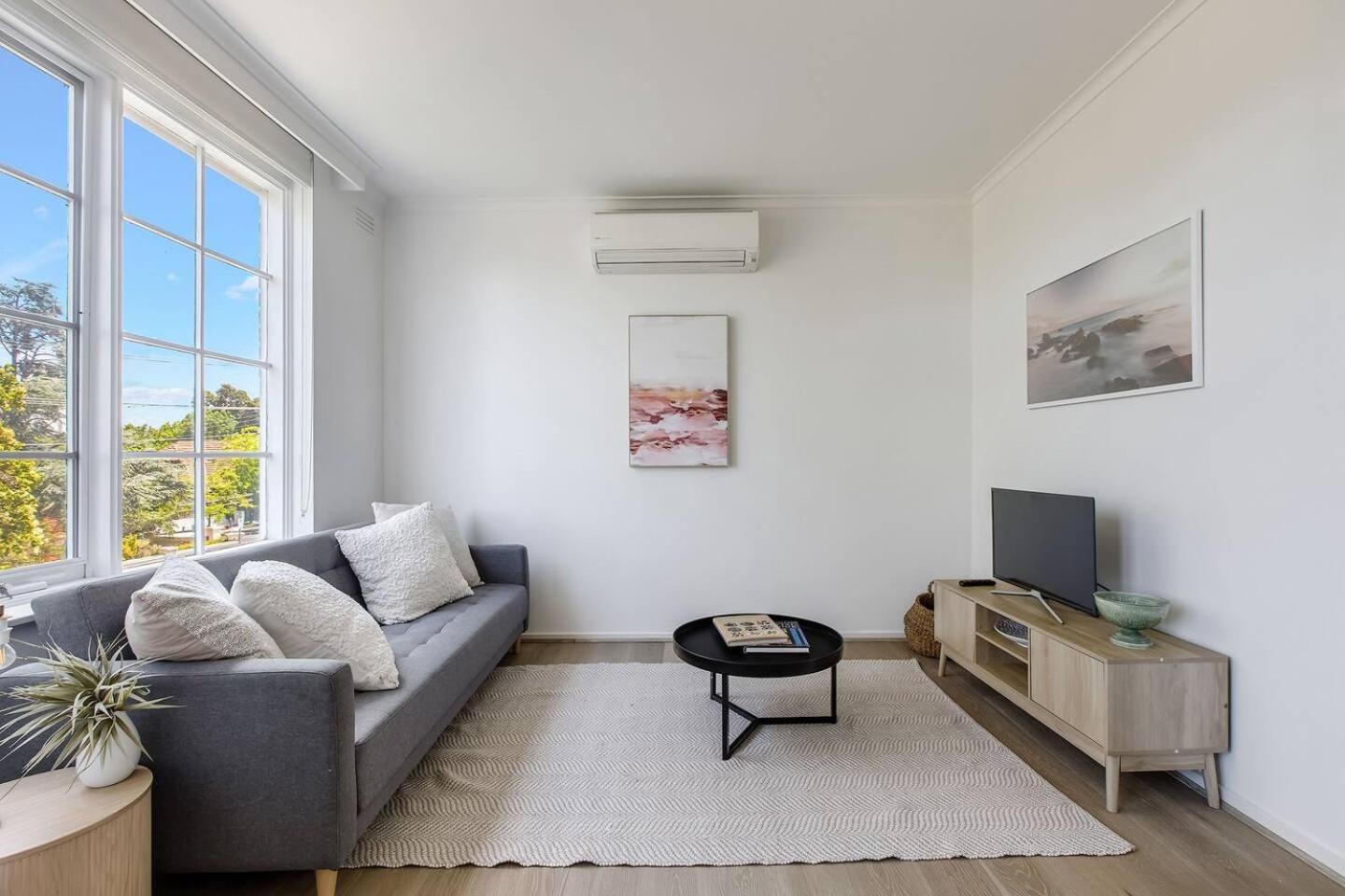 Apartment A Radiant Escape Steps From Shops And Metro