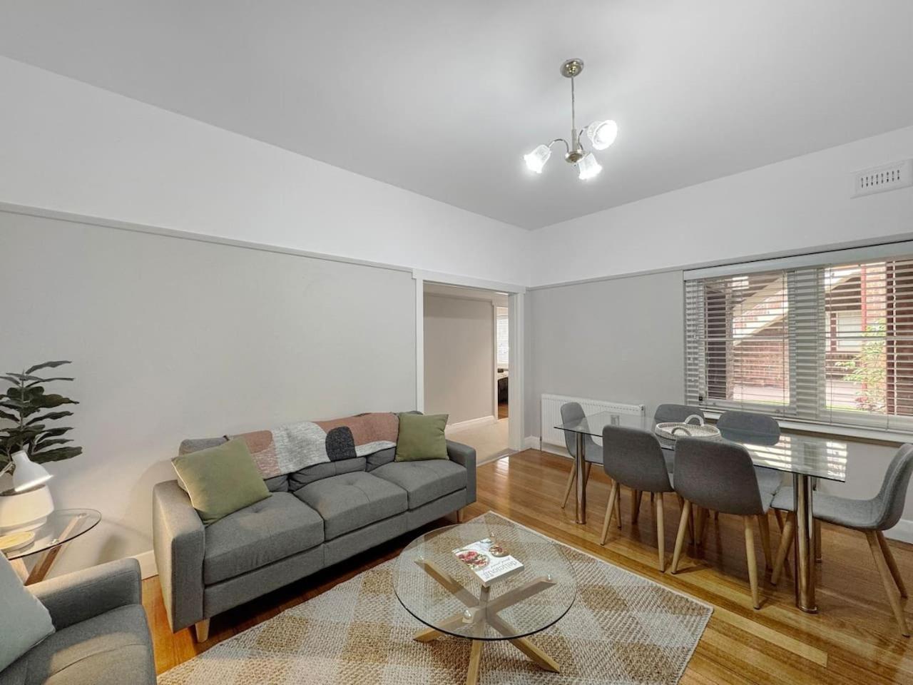 Ground Floor Apartment, 250 Metres To The Apartment Melbourne