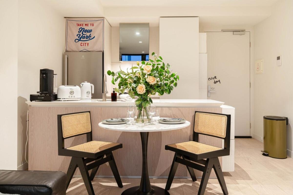 Eq Tower 1br Unbeatable Location Free Parking #eq34 *