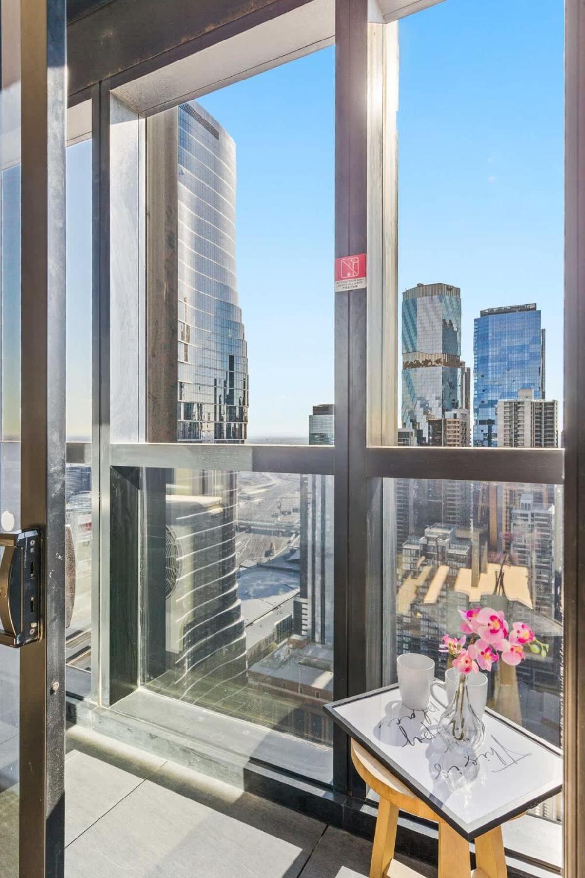 Modern 2br On Collins Skyline Views & Parking Apartamento *