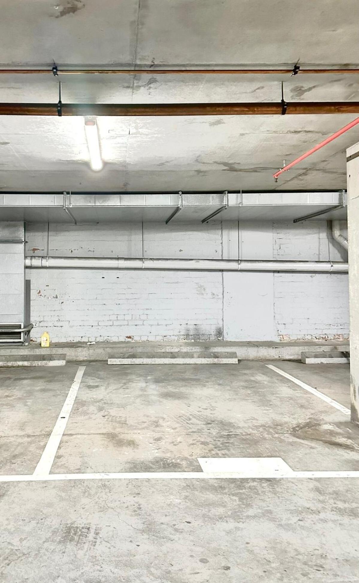 Spacious And Bright 2bdr Next To Qvm In Cbd, Parking * Melbourne