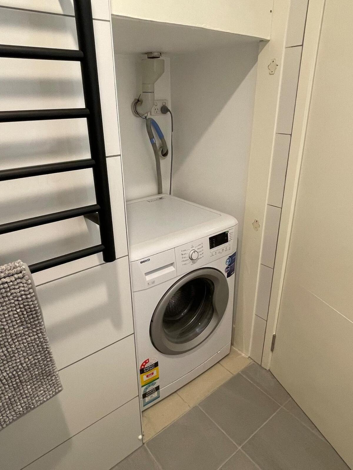 Apartment Spacious And Bright 2bdr Next To Qvm In Cbd, Parking