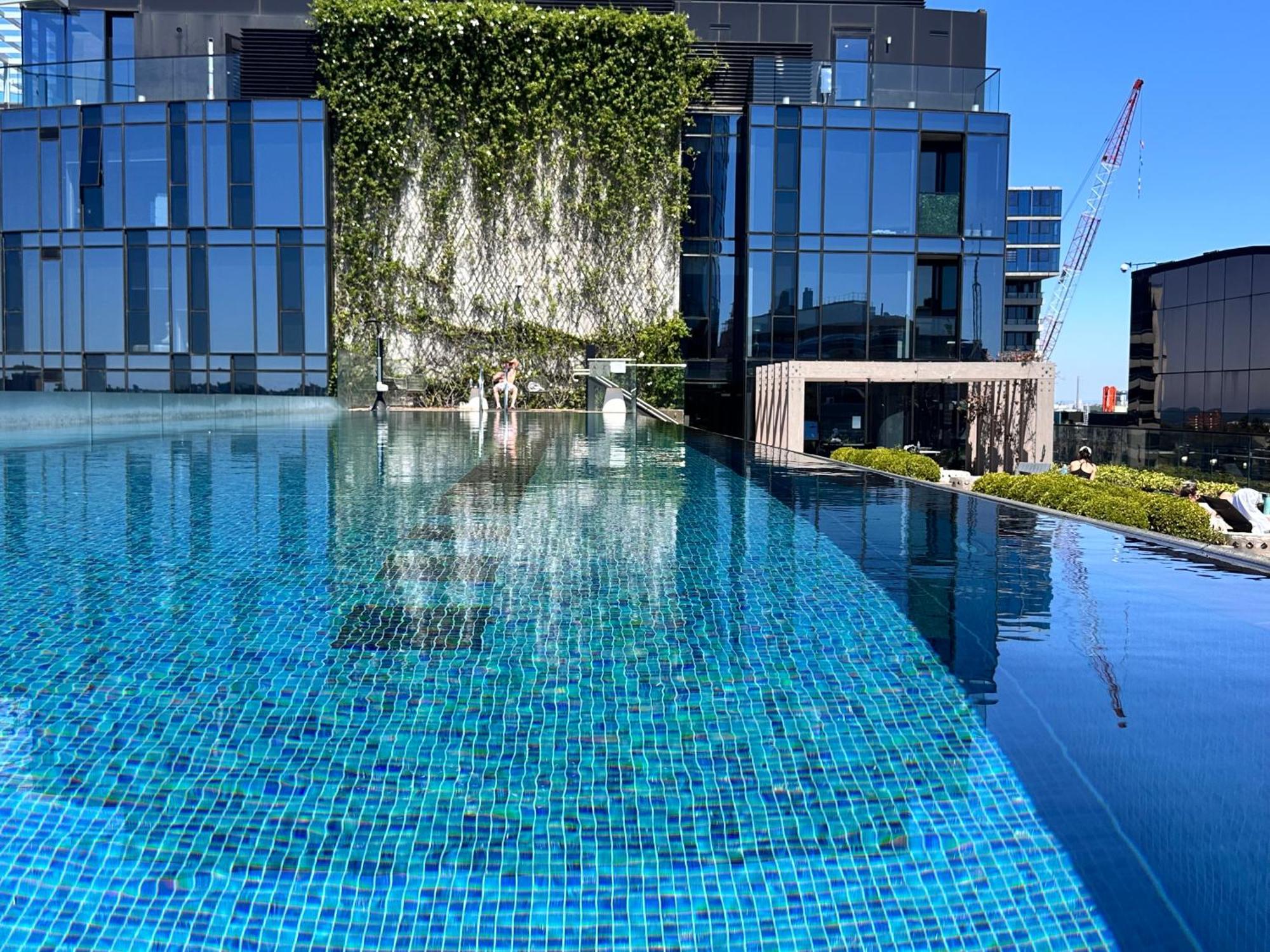 Royal Executive Living Grand Bayview Corporate Residency Apartment *