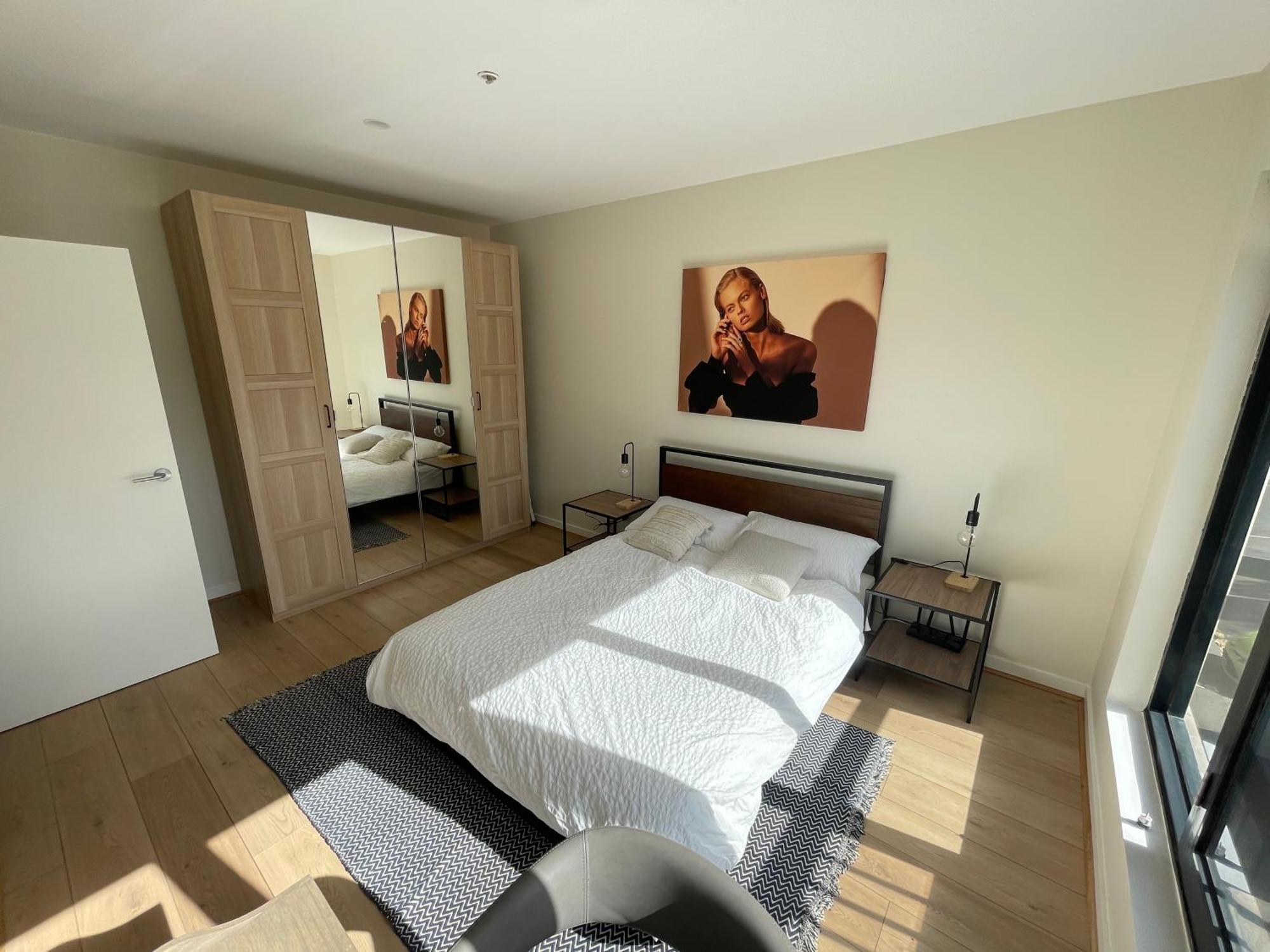 Spacious And Bright 2bdr Next To Qvm In Cbd, Parking