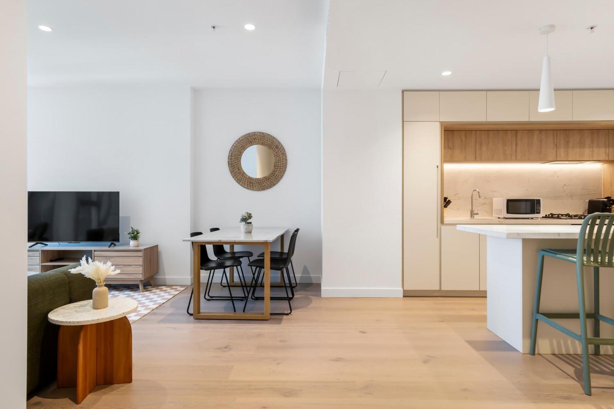 Apartment Stunning And Bay Views With Pool & Gym! Melbourne