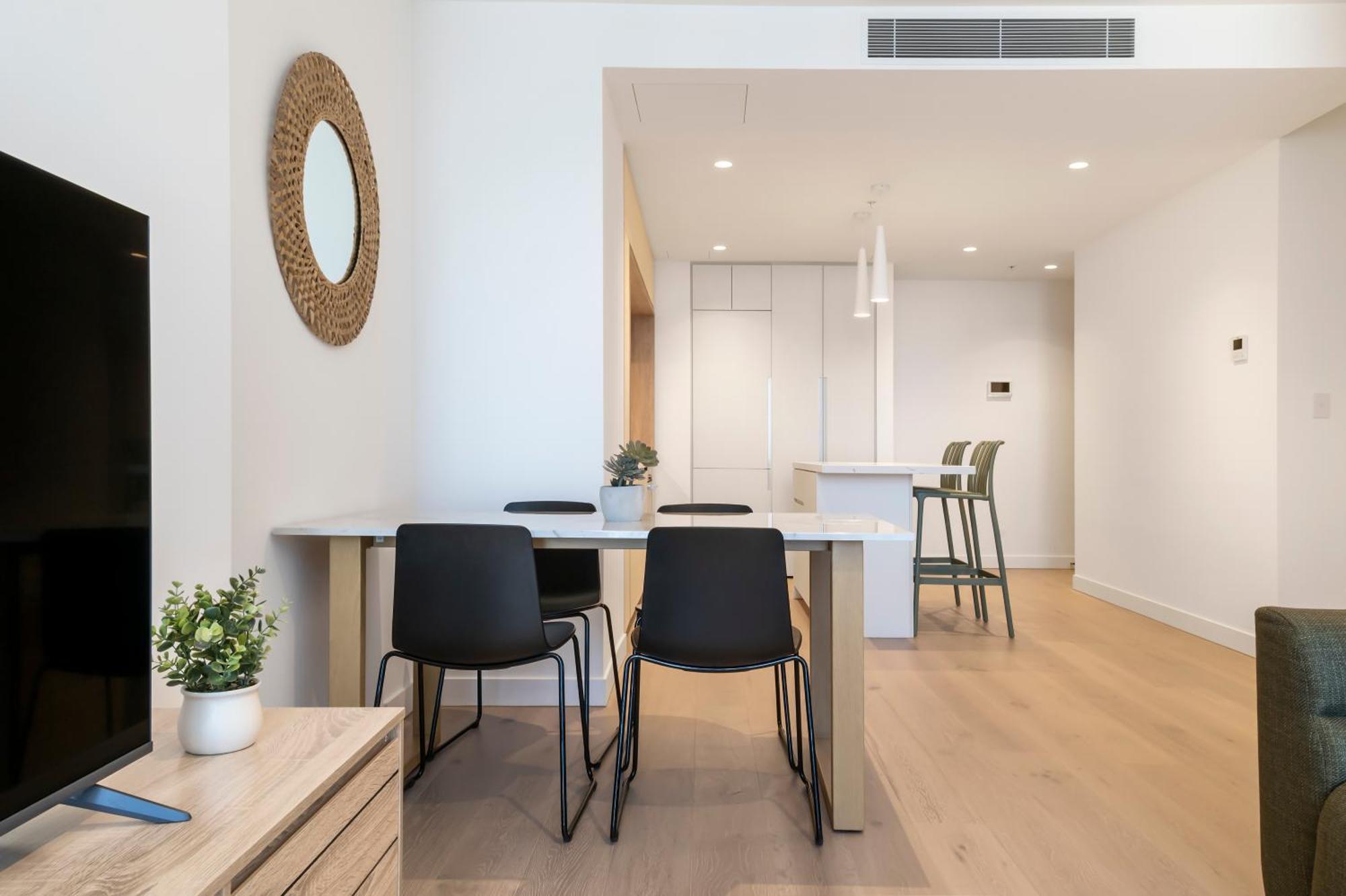 Stunning And Bay Views With Pool & Gym! Apartment Melbourne