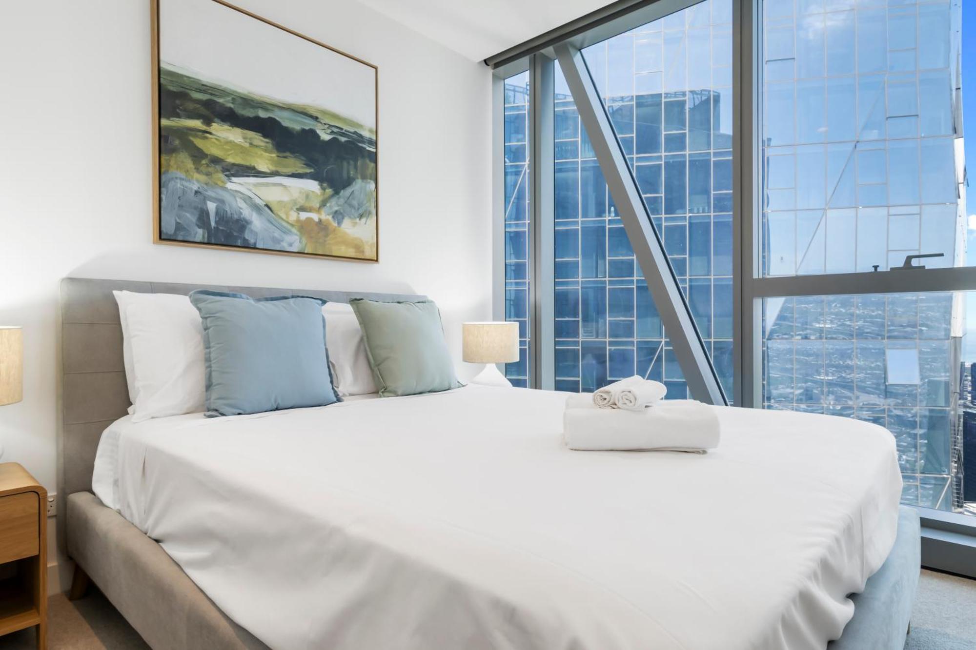 Stunning And Bay Views With Pool & Gym! Apartment *