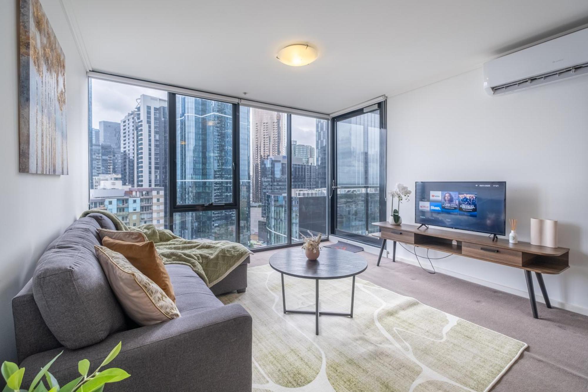 24th Floor Beauty 2br Southbankpoolgymparking Apartment