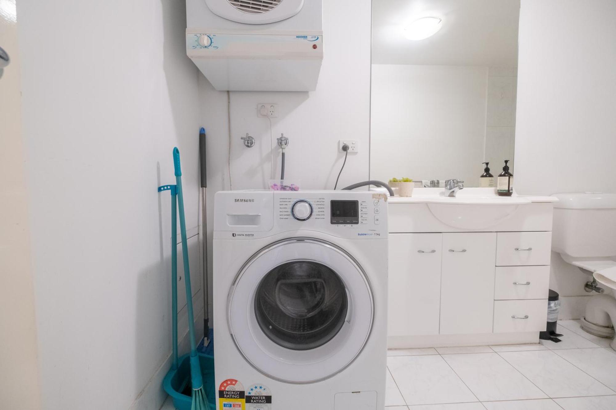 24th Floor Beauty 2br Southbankpoolgymparking Apartment