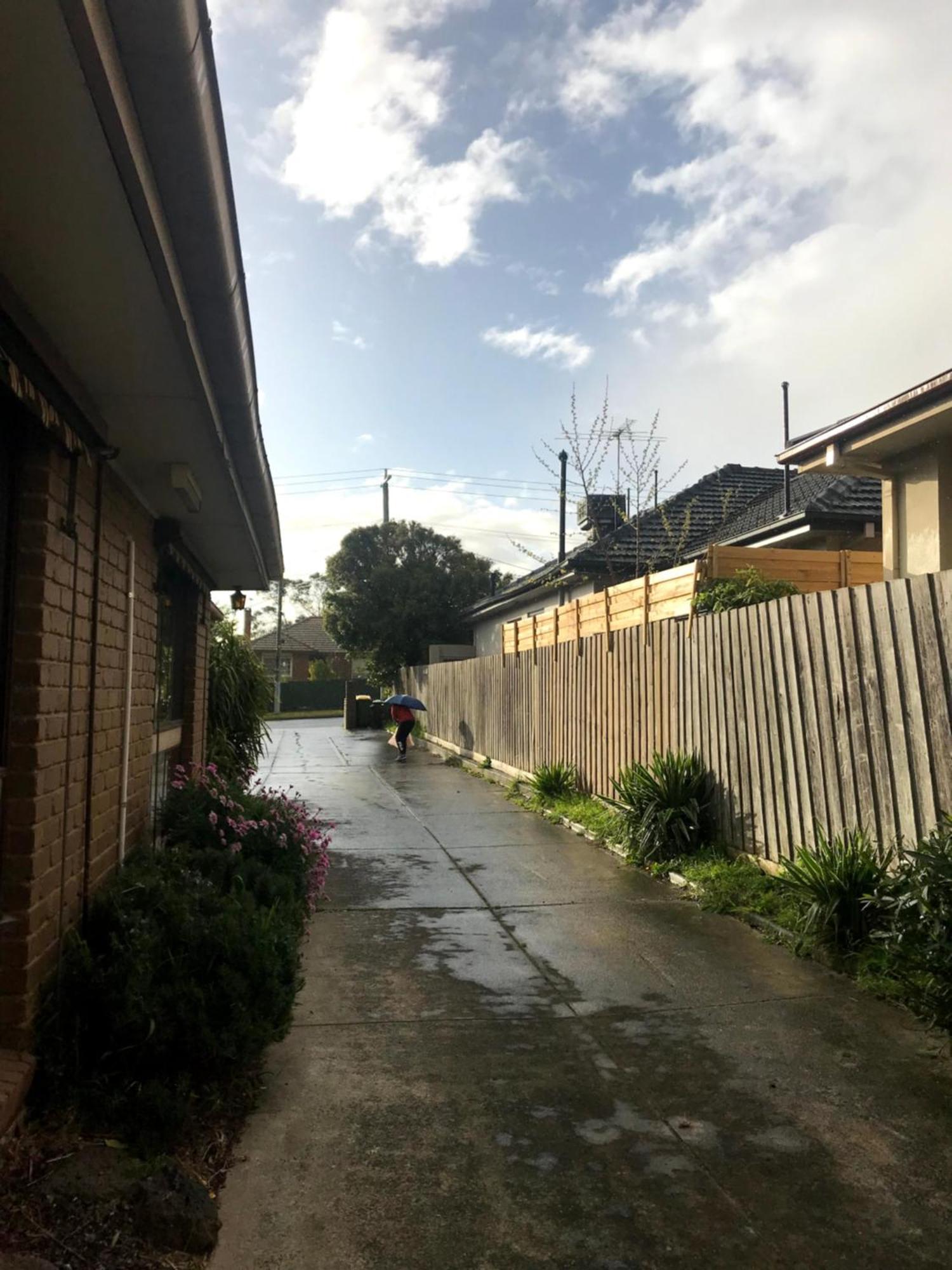 Apartment Next To Train Station! Cbd 12 Km! Melbourne