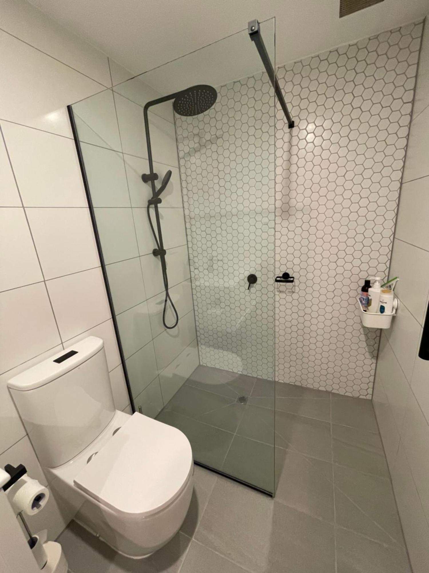 Apartment Spacious And Bright 2bdr Next To Qvm In Cbd, Parking *