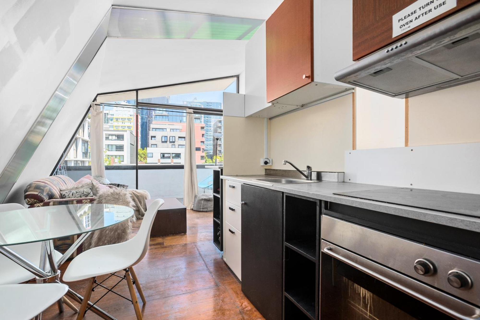 Apartment Melbourne- Zen Garden Oasis Or Skyline Terrace Freetramzone Melbourne