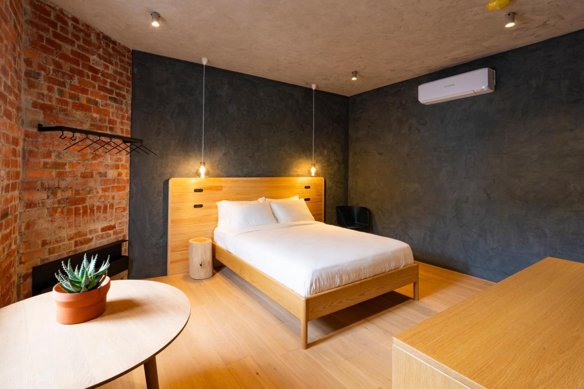 In The Brick And 4*