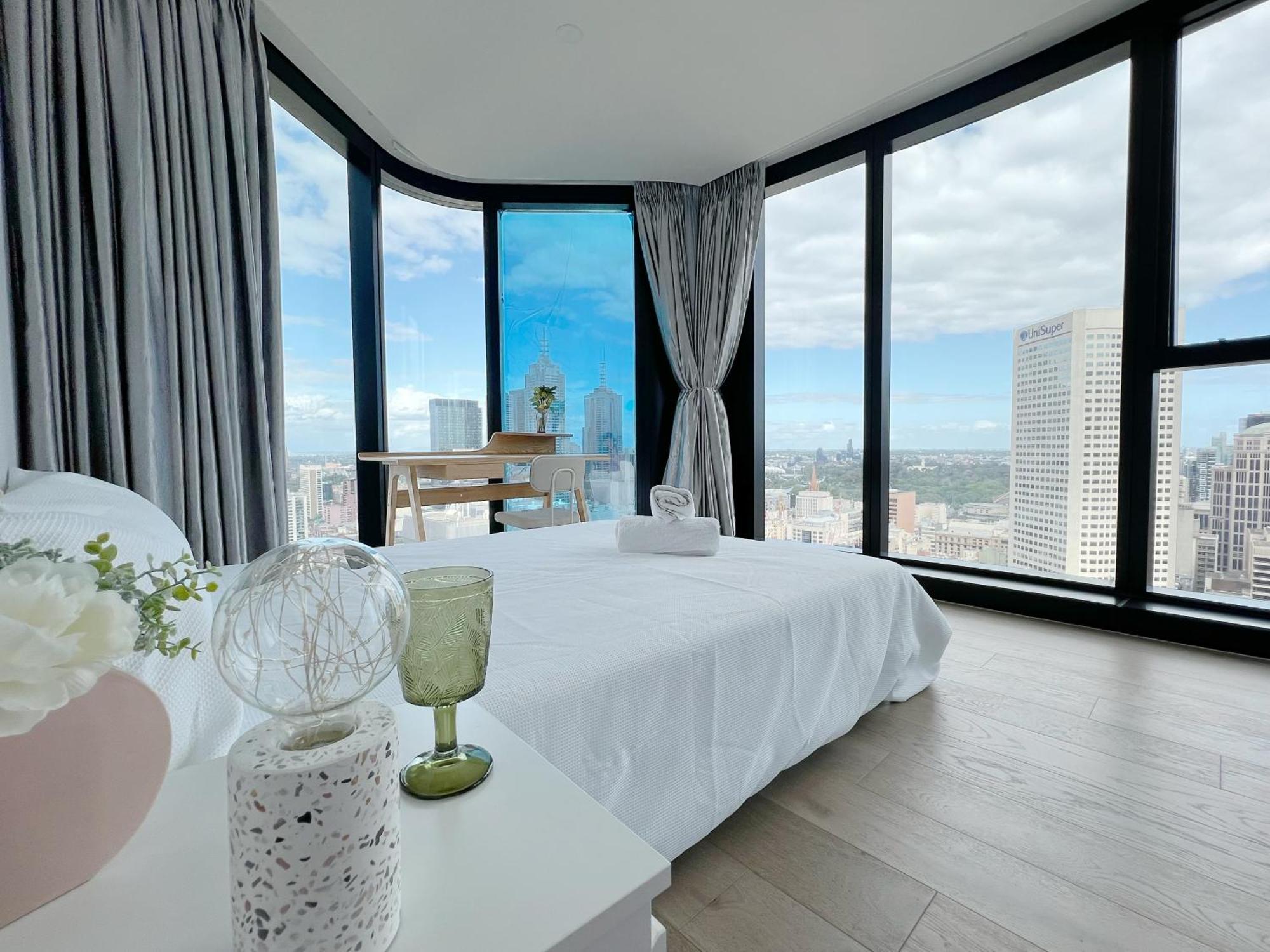Apartment Luxury Cbd 5 Beds, 2 Baths Great Skyview With Pool, Gym, Spa, Carpark,sauna *