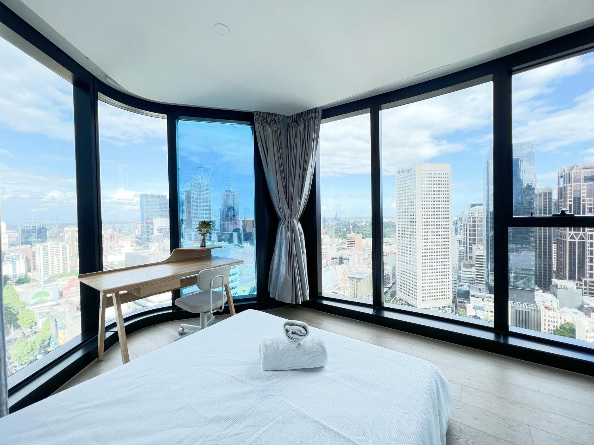 Apartment Luxury Cbd 5 Beds, 2 Baths Great Skyview With Pool, Gym, Spa, Carpark,sauna *