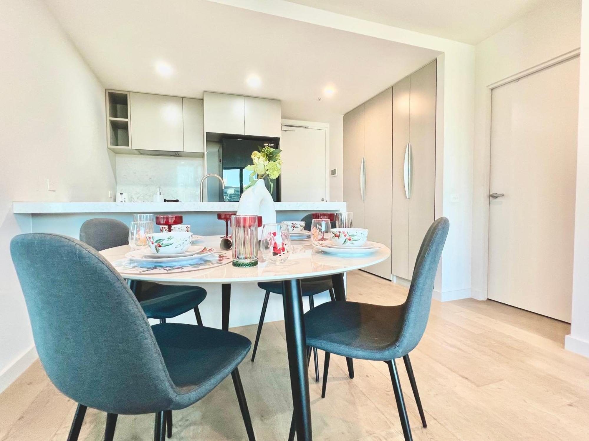 Luxury Cbd 5 Beds, 2 Baths Great Skyview With Pool, Gym, Spa, Carpark,sauna Apartment *