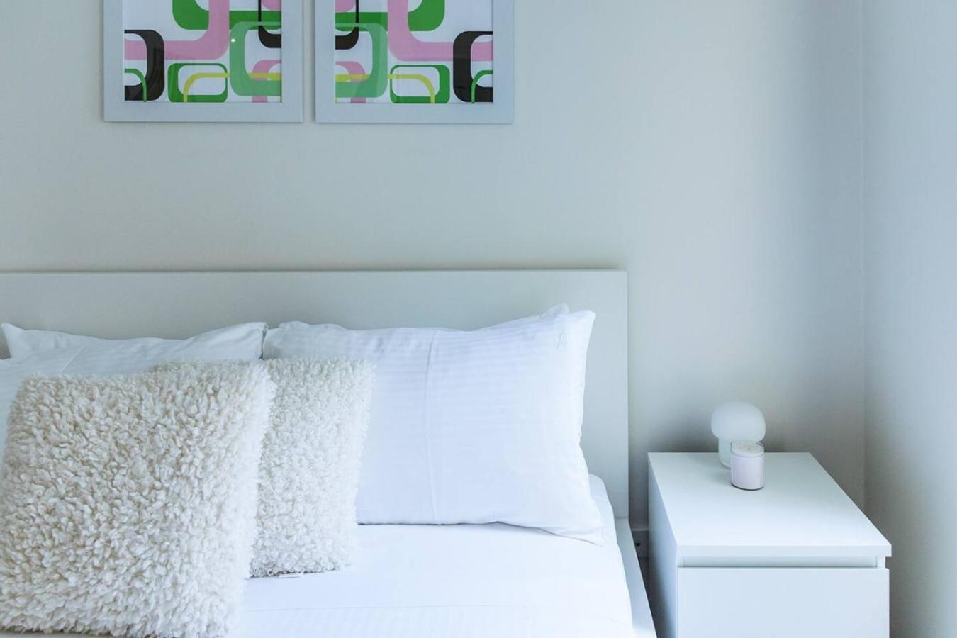 Cleo, Indoor Pool And Gym. Location Apartment Melbourne