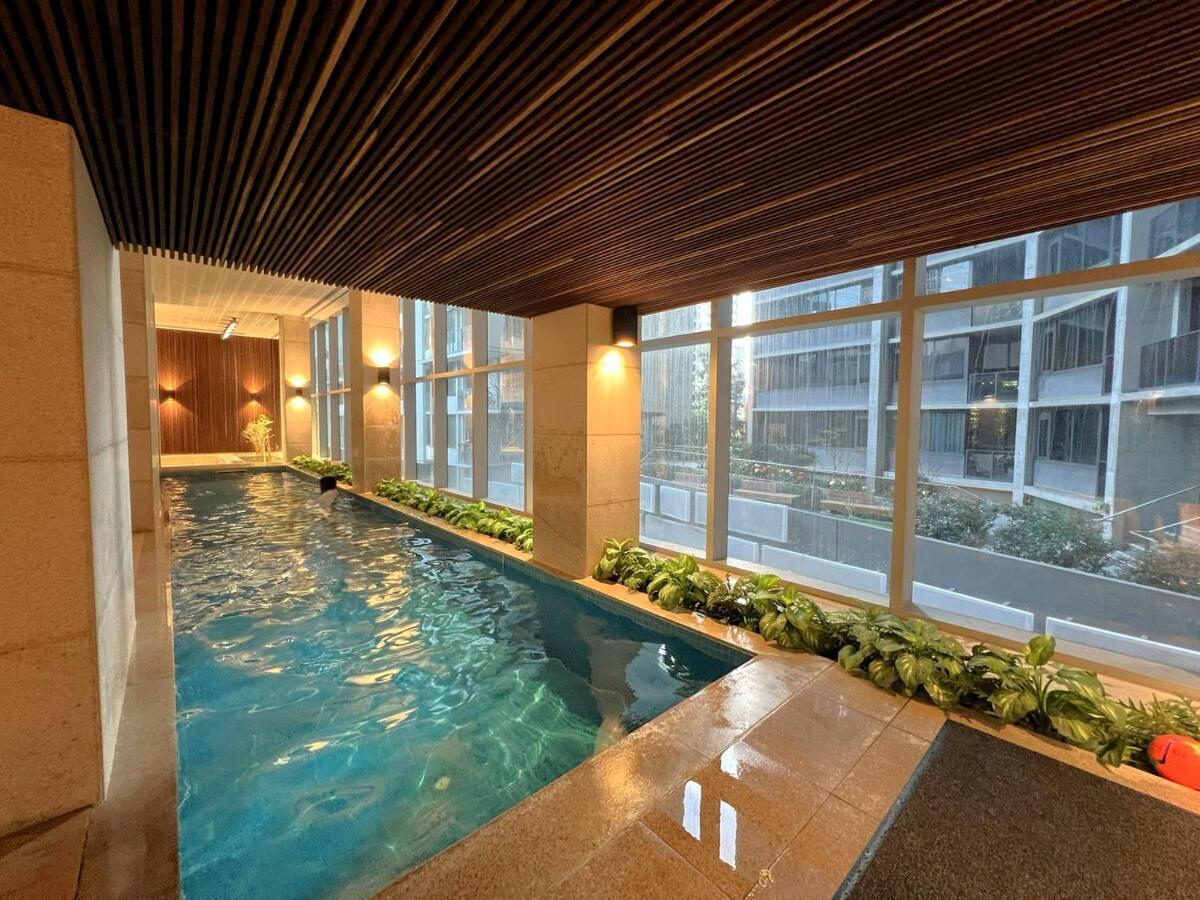 2 Bedroom 2bath, Free Parking, Southern Cross, Lvl 36 * Melbourne
