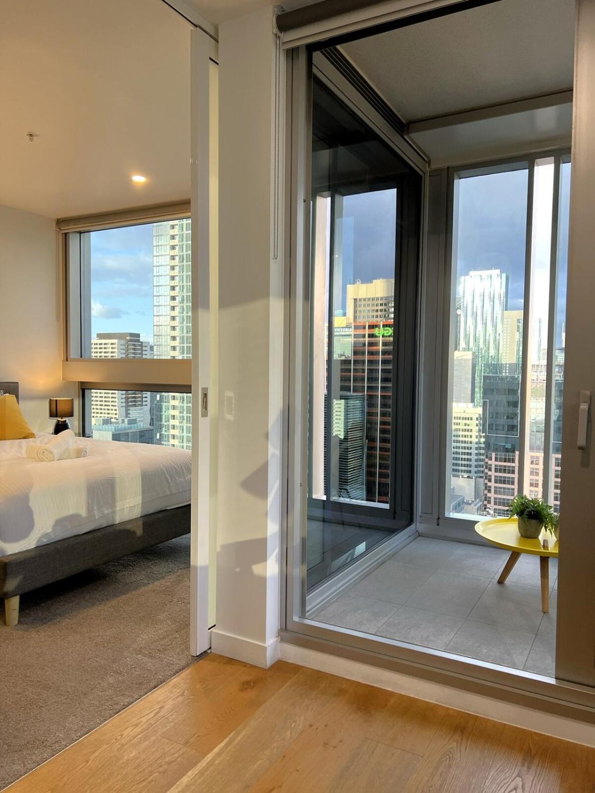 Apartment 2 Bedroom 2bath, Free Parking, Southern Cross, Lvl 36 *