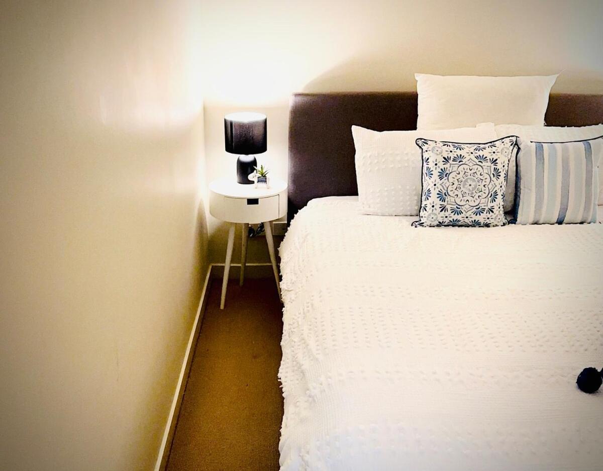 Revive And Relax At Collins Street Apartment Melbourne