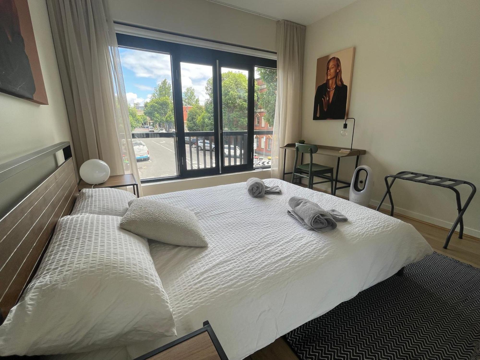Spacious And Bright 2bdr Next To Qvm In Cbd, Parking *