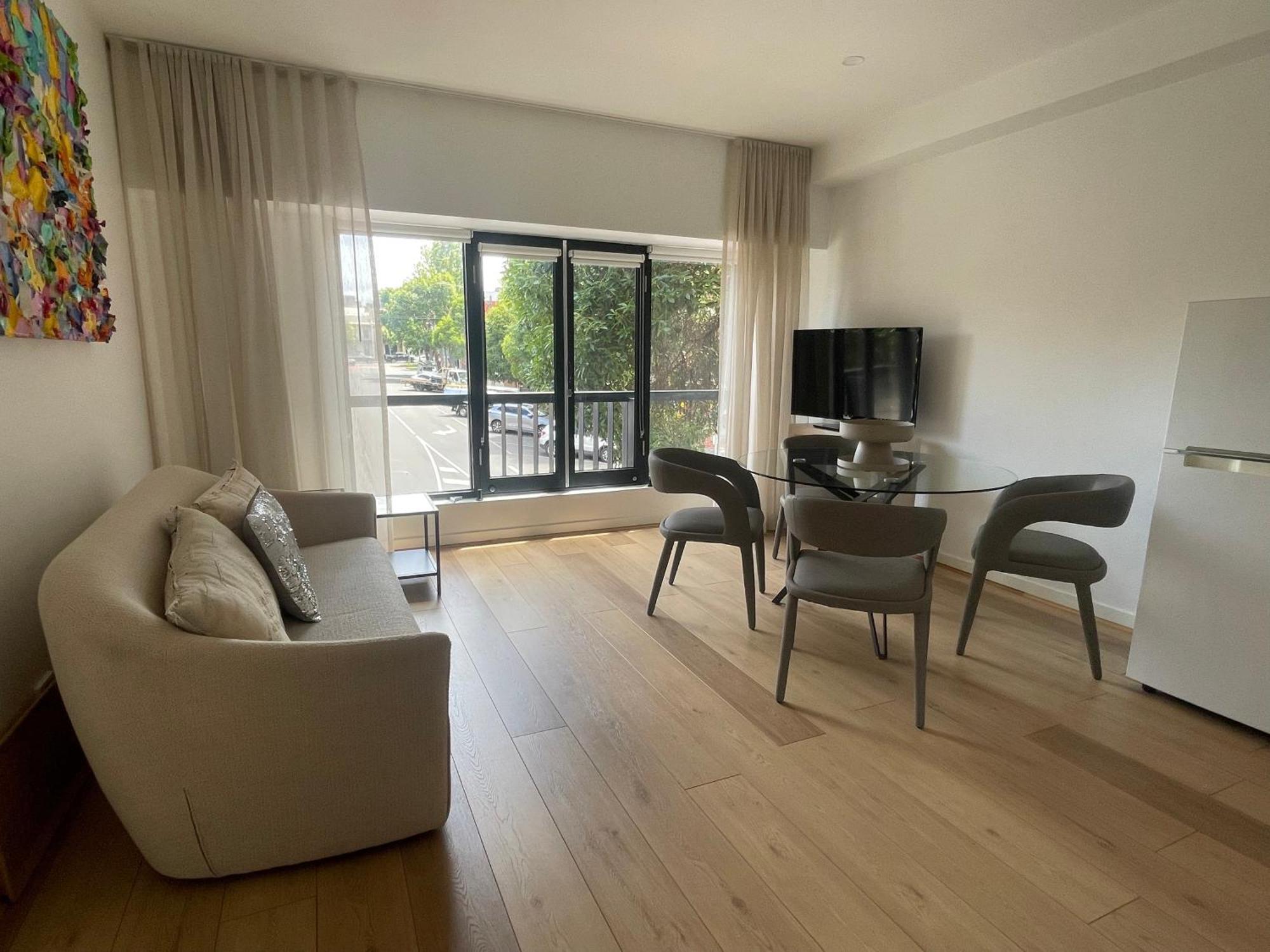 Apartment Spacious And Bright 2bdr Next To Qvm In Cbd, Parking Melbourne