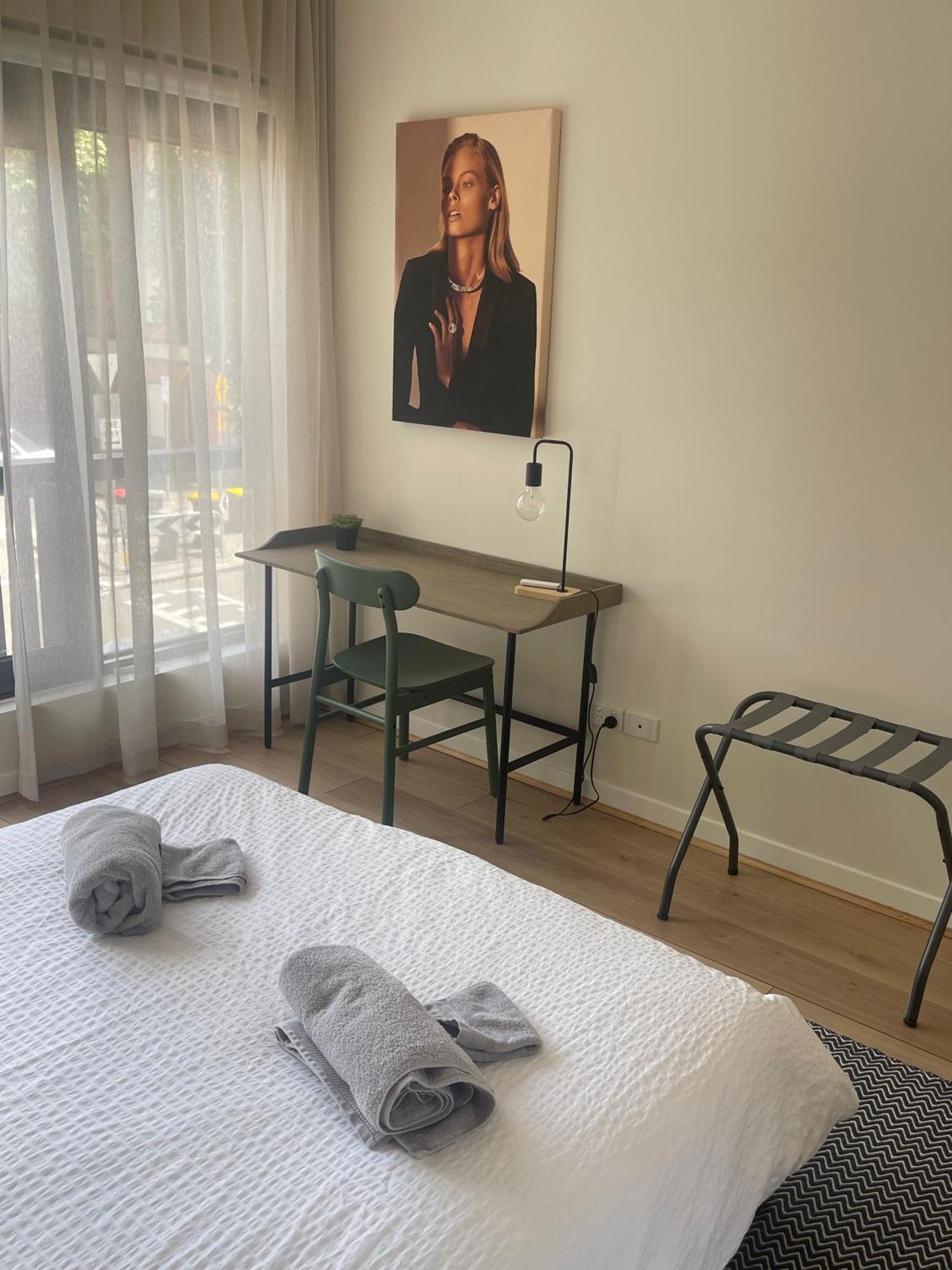Apartment Spacious And Bright 2bdr Next To Qvm In Cbd, Parking *