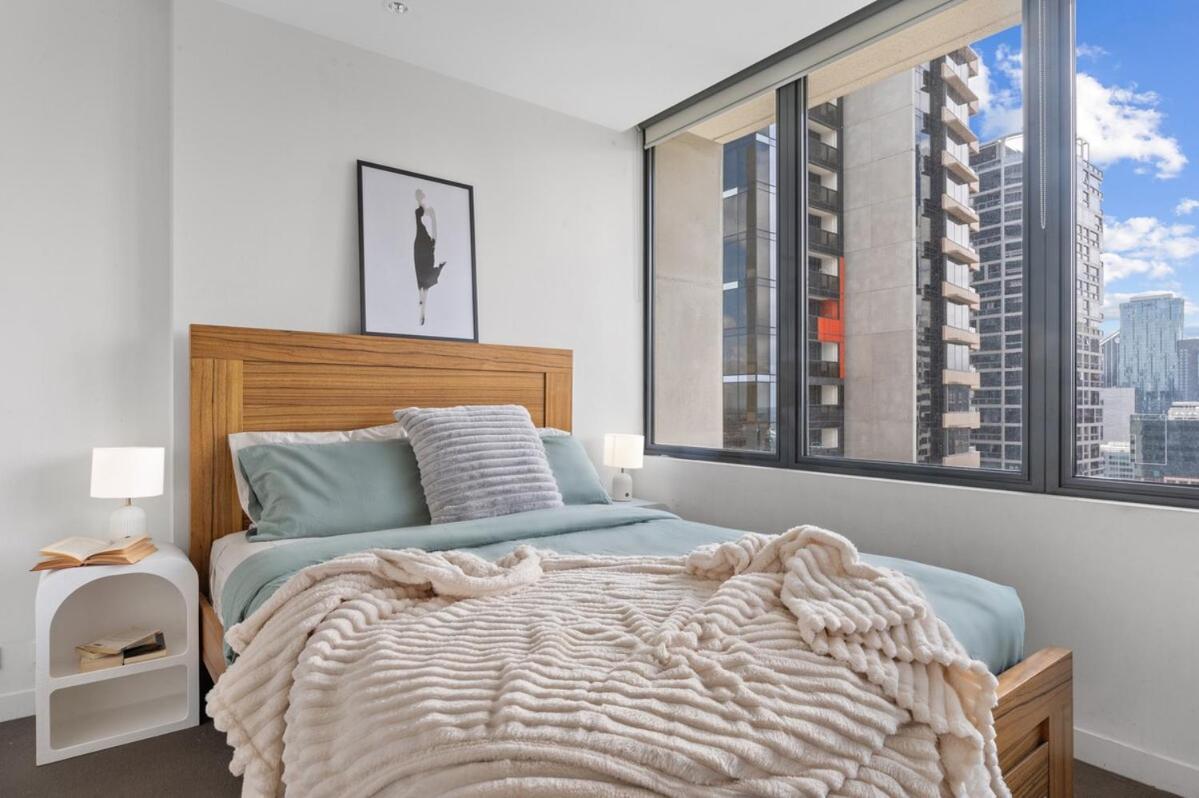 Comfy 2br, Skyhigh Views, Pool And Gym Apartment