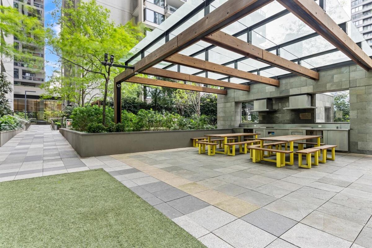Comfy 2br, Skyhigh Views, Pool And Gym Apartment *