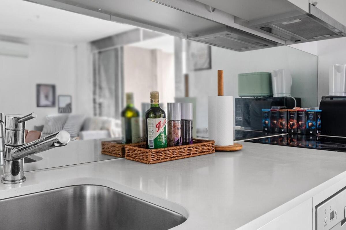 Comfy 2br, Skyhigh Views, Pool And Gym
