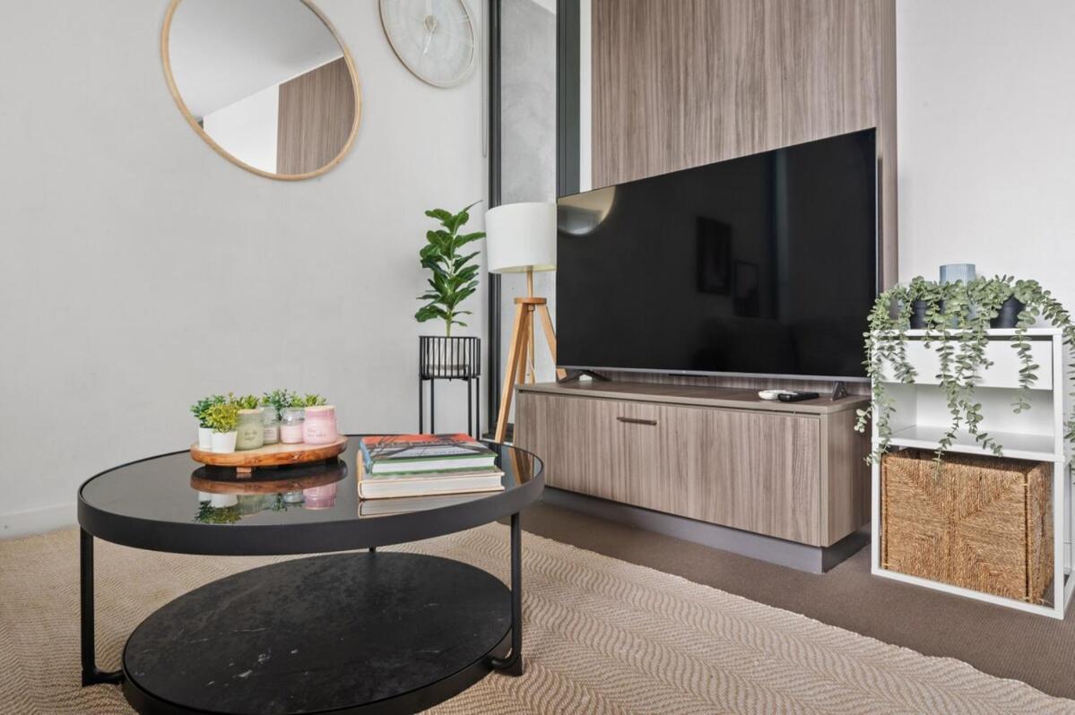 Apartment Comfy 2br, Skyhigh Views, Pool And Gym