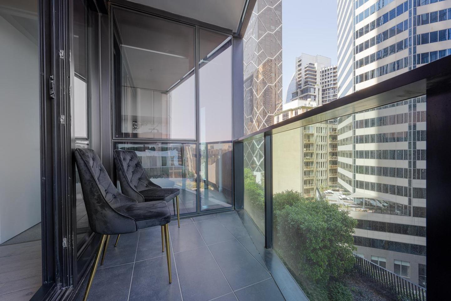Luxury Free Car Park, Pool, Gym, Sauna, Steam Apartment