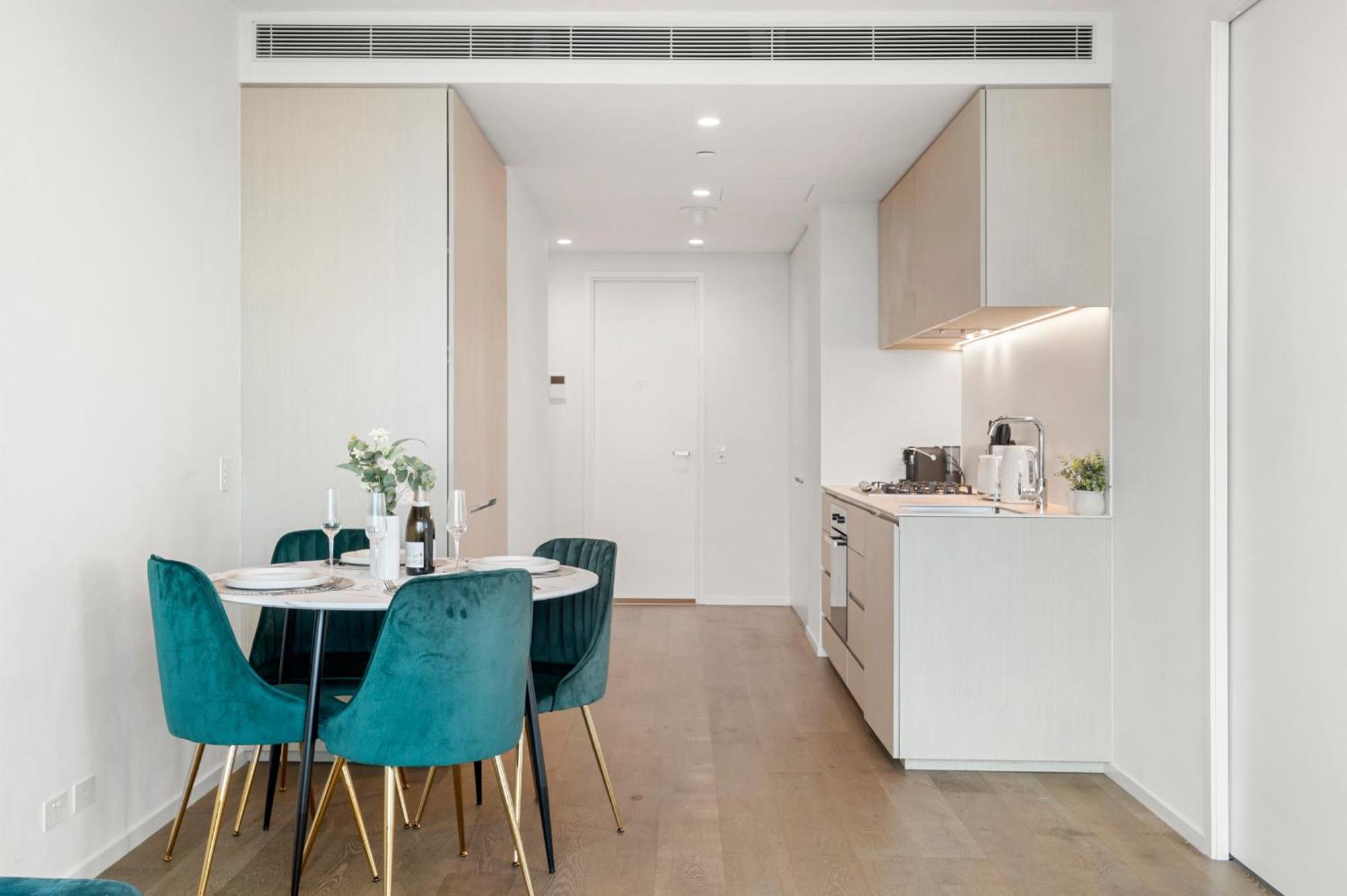 Skybound Escape, Lux 55th High Floor 2br In Aus108 Apartment *