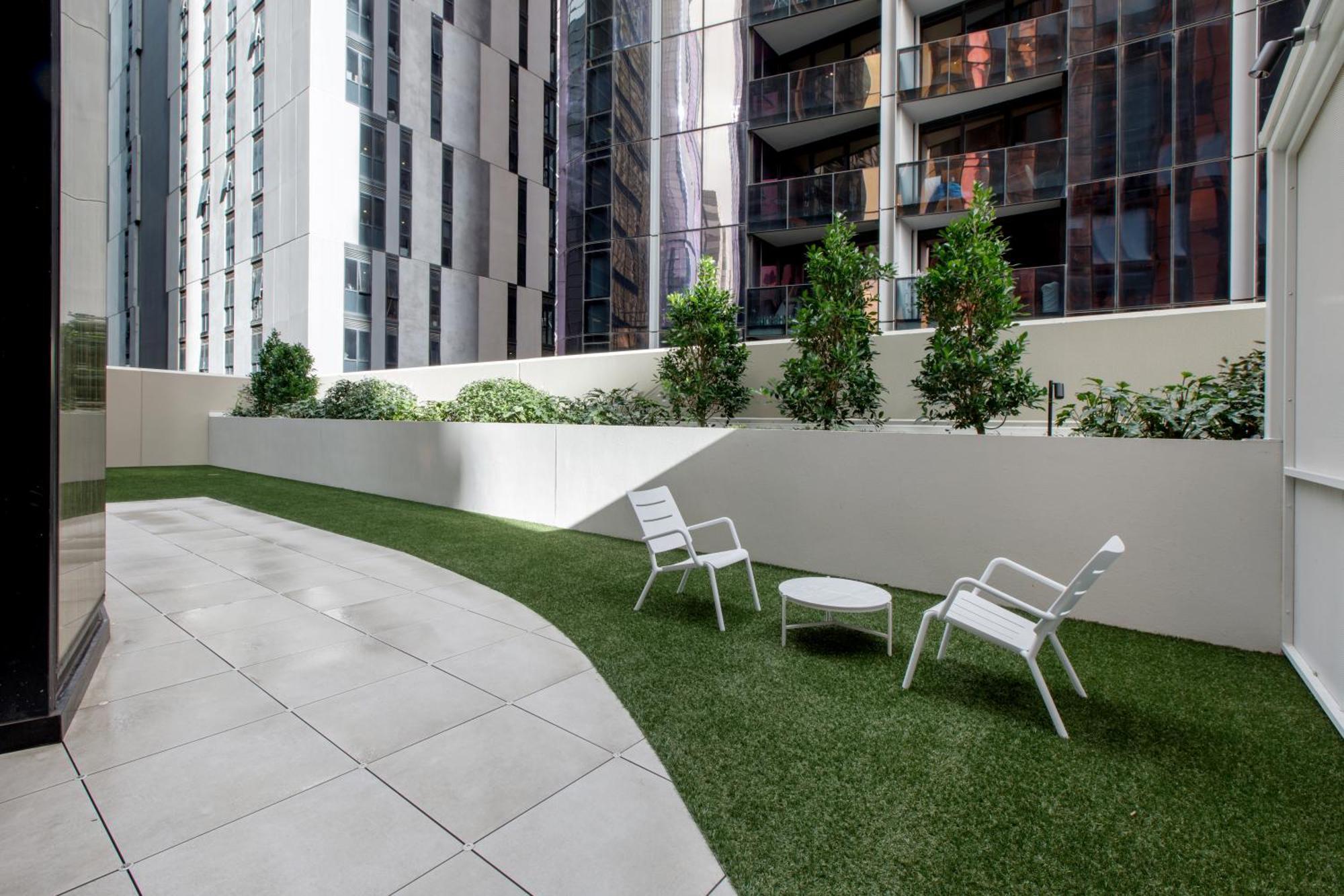 Modern Nomads Trendy 2br Skyline Near Station Apartment