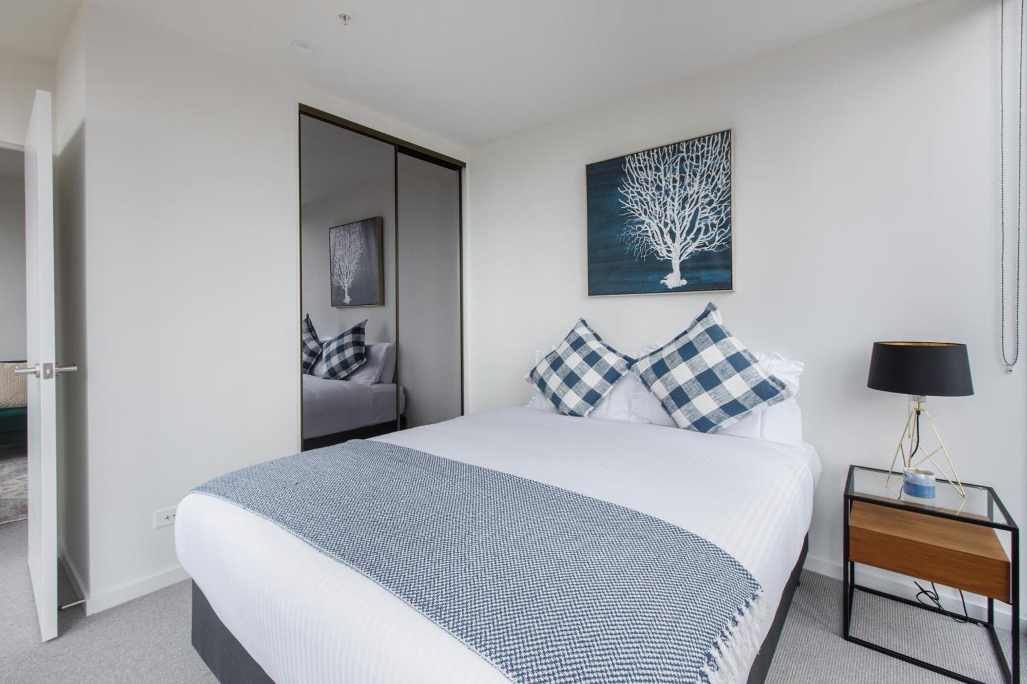 Apartment Modern Nomads Trendy 2br Skyline Near Station Melbourne