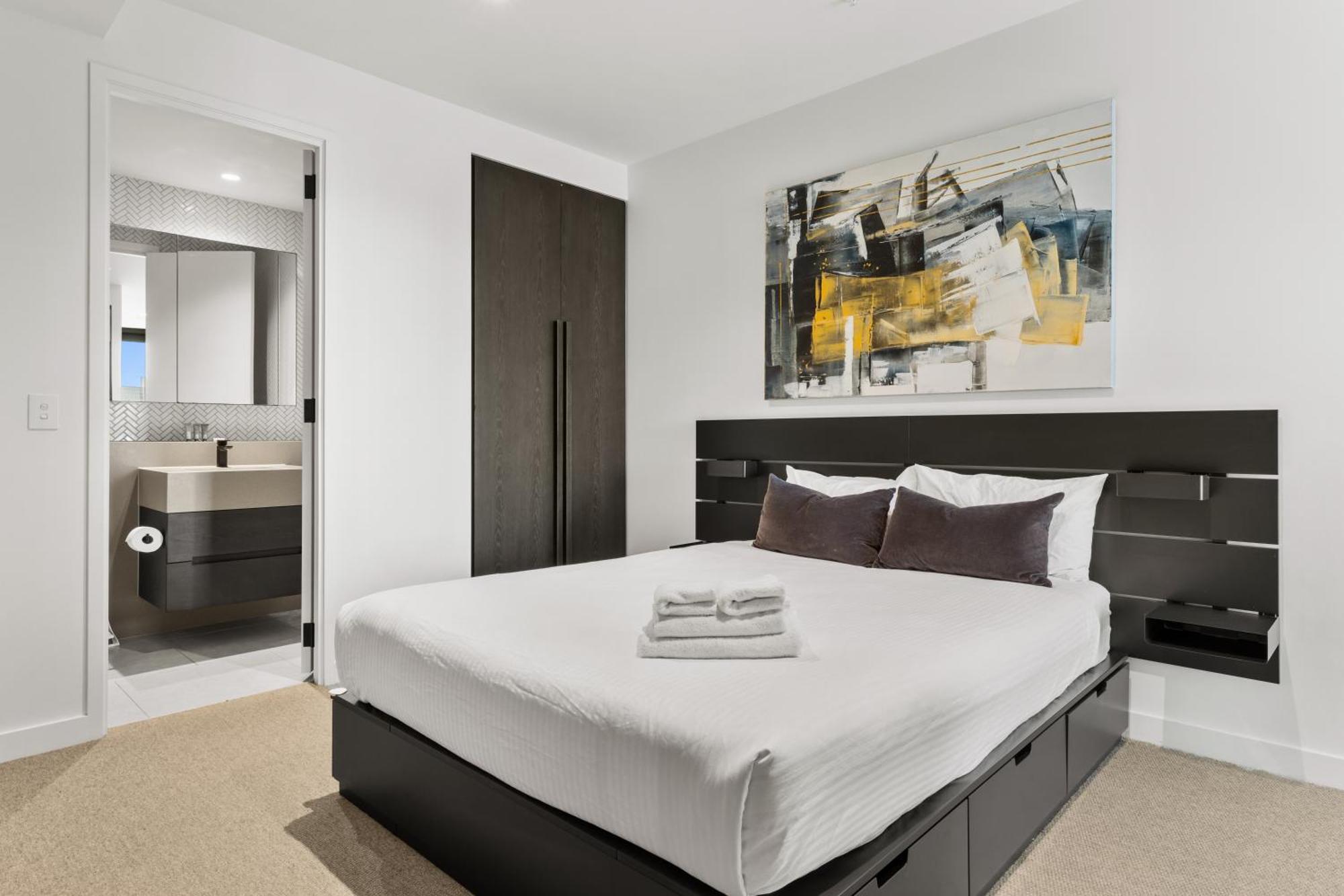 Panoramic View Two Bedrooms At Collins House