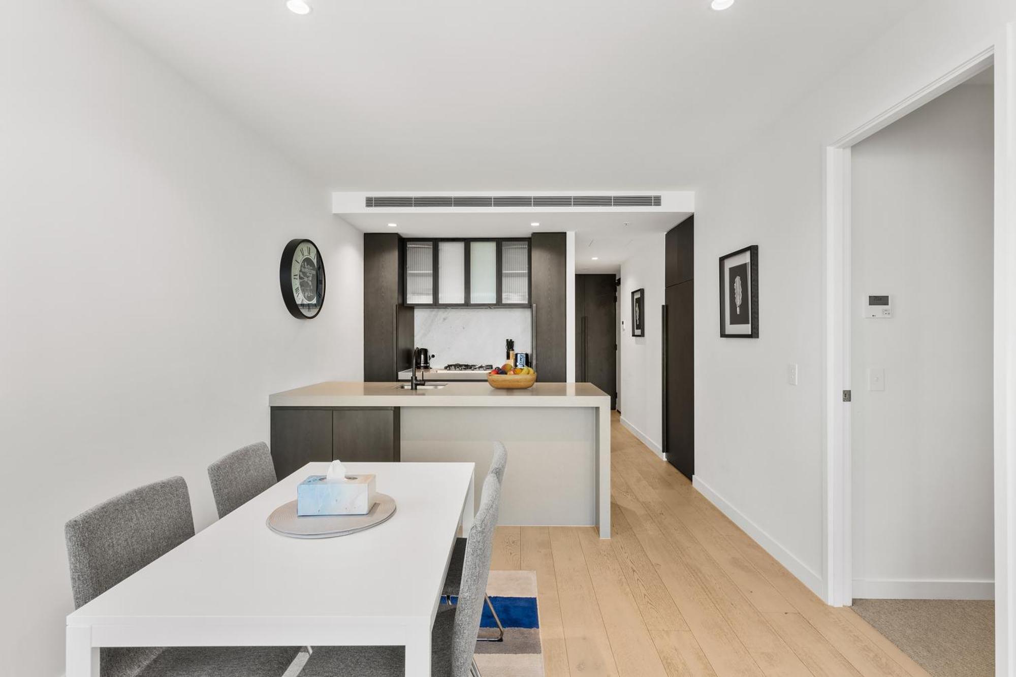 Panoramic View Two Bedrooms At Collins House Apartment Melbourne