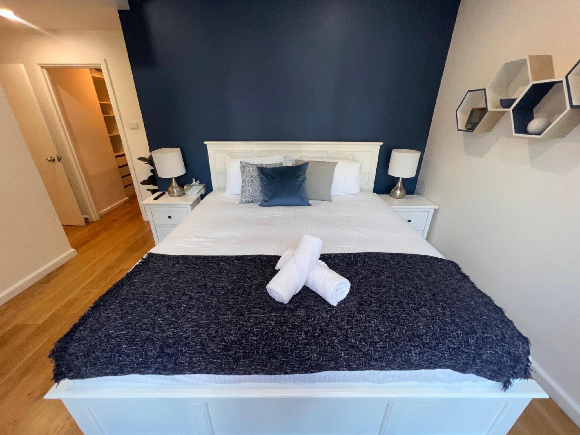 Apartment Exquisite 3br Exhibition With Gym & Pool Melbourne